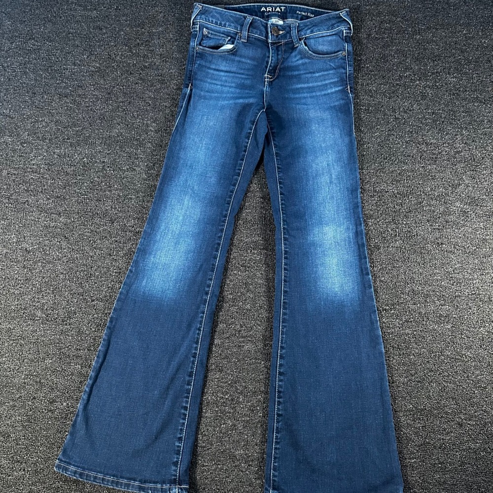 Ariat Flare Jeans Womens 26R Blue Excellent Perfect Rise Medium Wash Stretch
